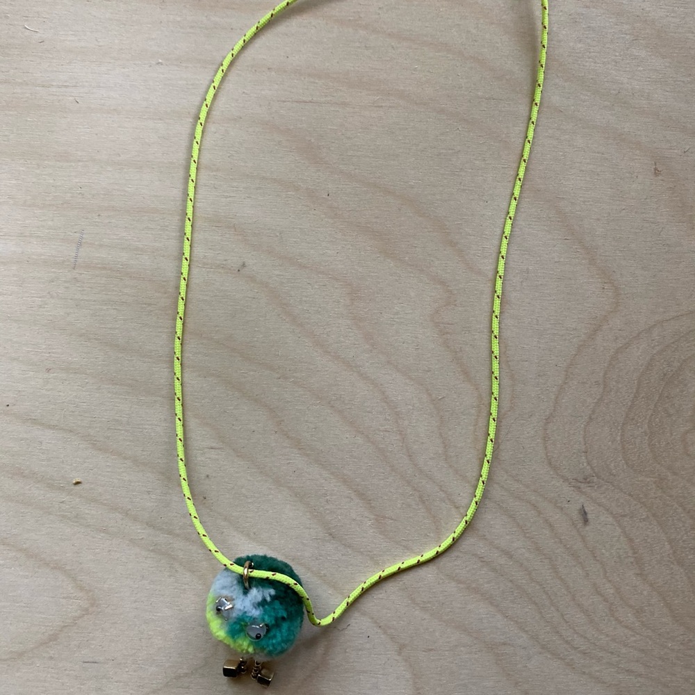 Crew cuts Pompom necklace